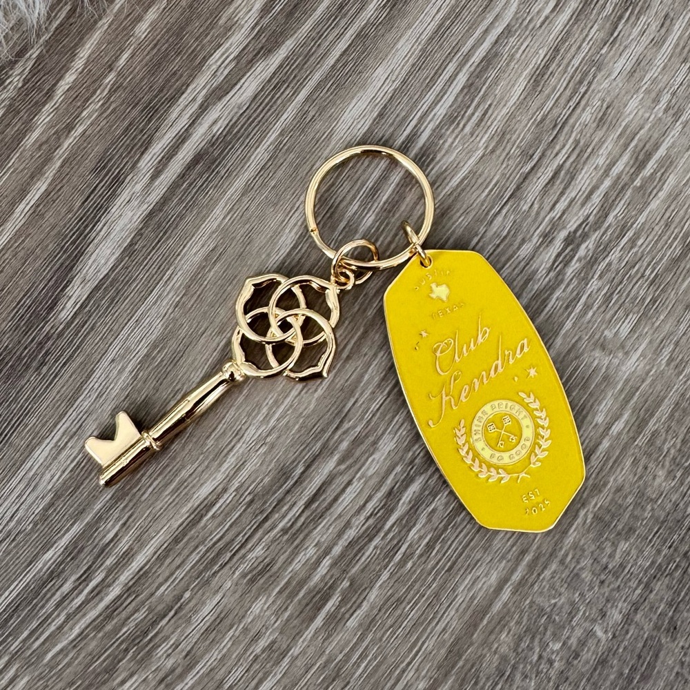 💛 KENDRA SCOTT New Exclusive Club Kendra Yellow Keychain with Box